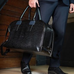 Maletín Solaki de Cuero Texturizado Negro con Acabado Brillante